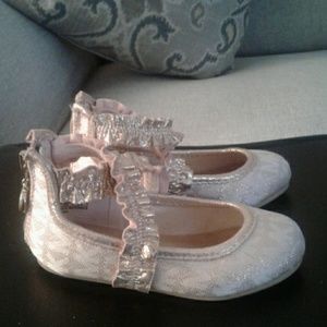 Size 7 in kids Michael Koss shoes